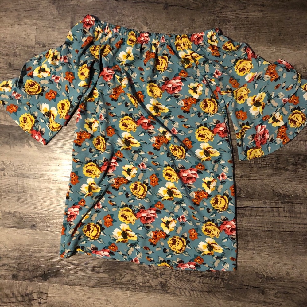 Off the Shoulder Top Size Small